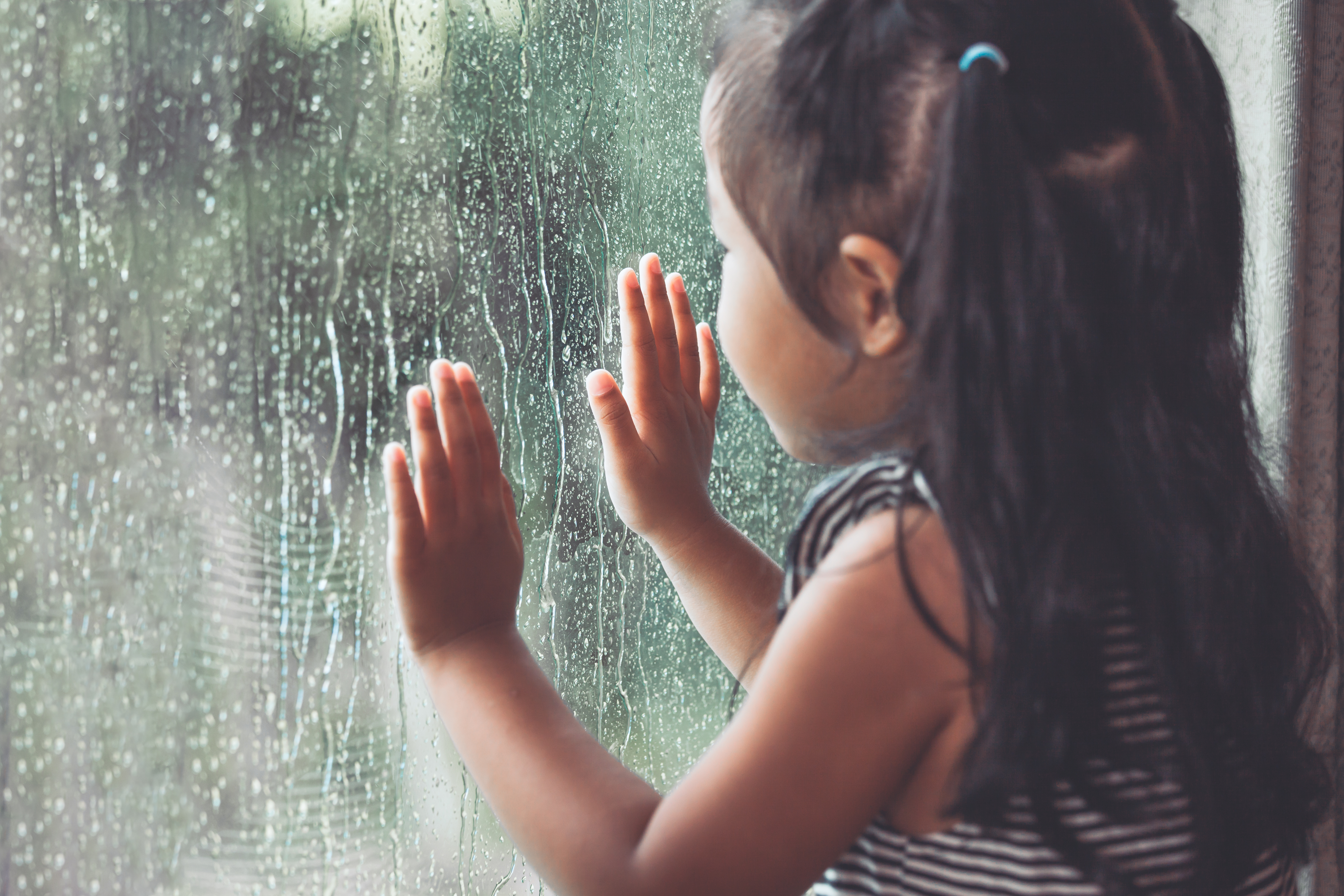 雨の日も家の中で楽しく 子どもも喜ぶ 写真を活用した雨の日の過ごし方３選 おもいでばこブログ